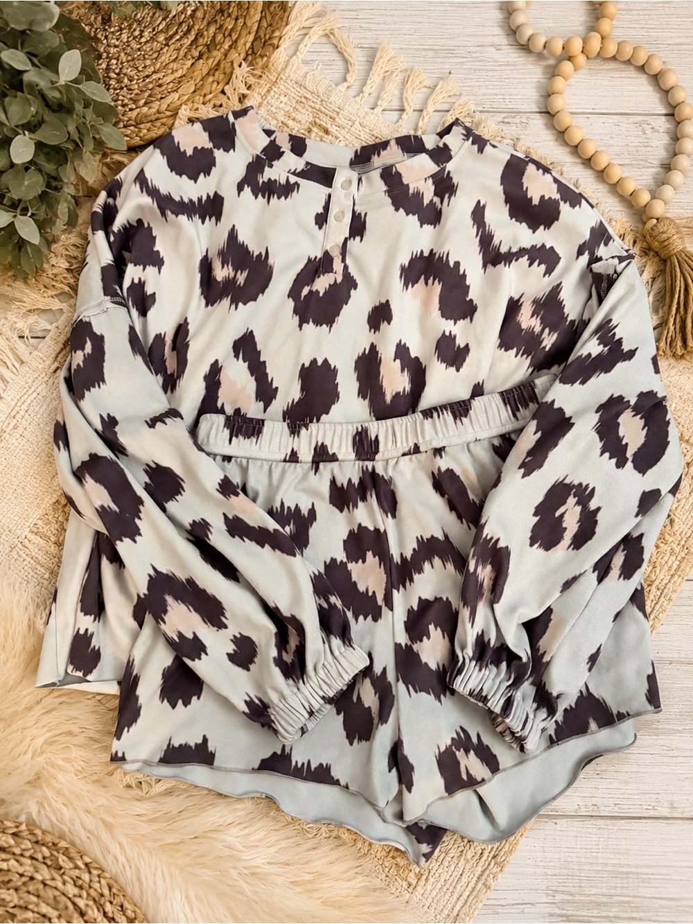 Super soft Leopard-Print Long-Sleeve Top and shorts- L- #1018
